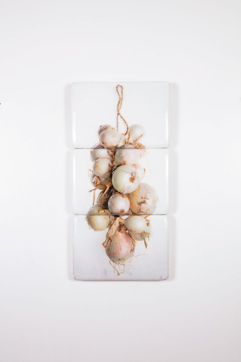 String of white onions (29cm x 60cm)