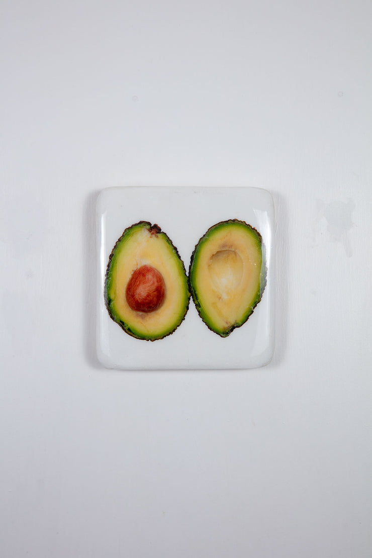 Two avocado halves (20cm x 20cm)