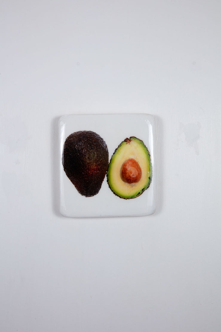 Two cut avocados (20cm x 20cm)
