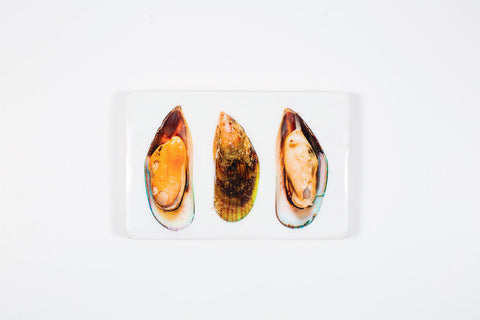 Three mussels (29cm x 20cm)